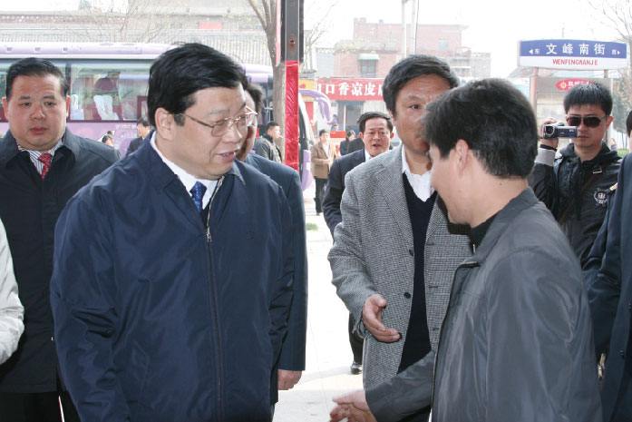 2010年安阳市原市委书记张广智、市长马林青莅临壹号娱乐总部视察事情
